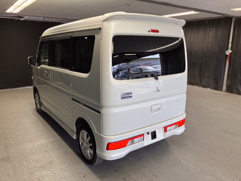 MITSUBISHI TOWN BOX