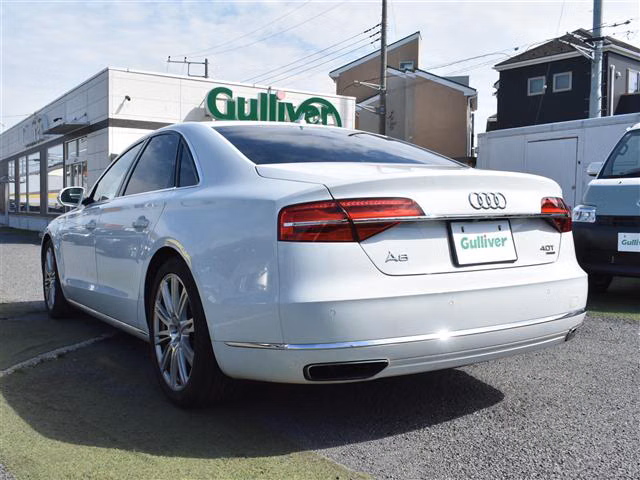 AUDI A8