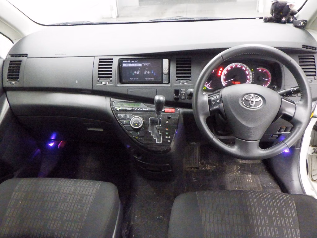 TOYOTA ISIS