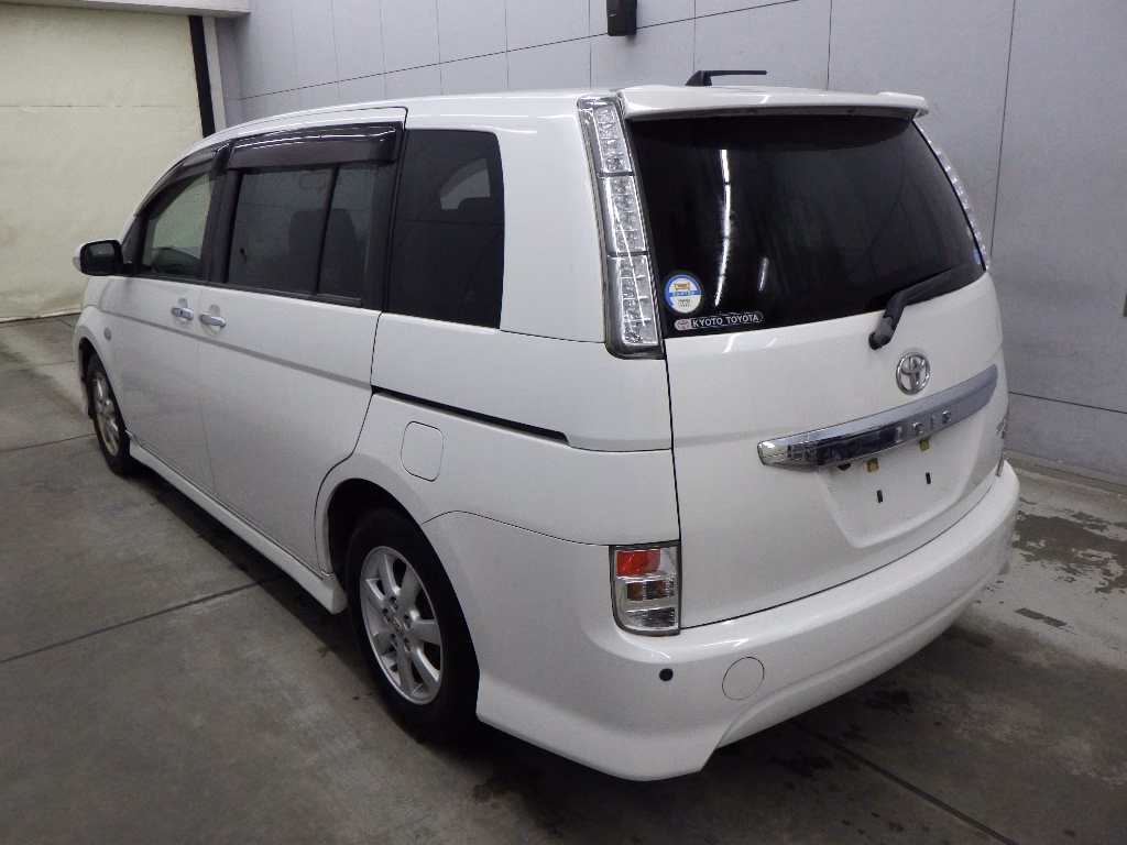 TOYOTA ISIS