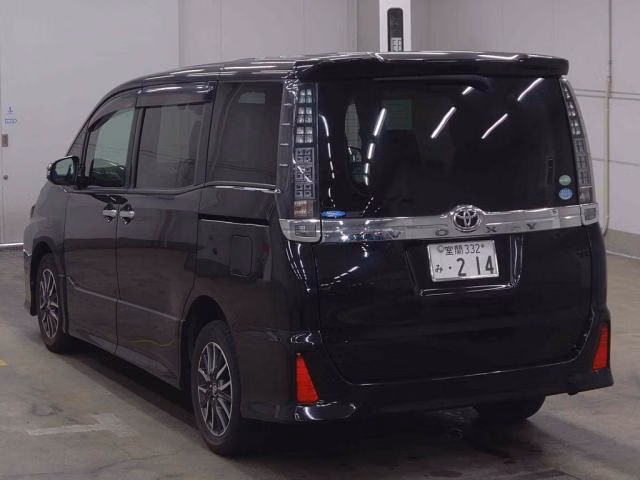 TOYOTA VOXY
