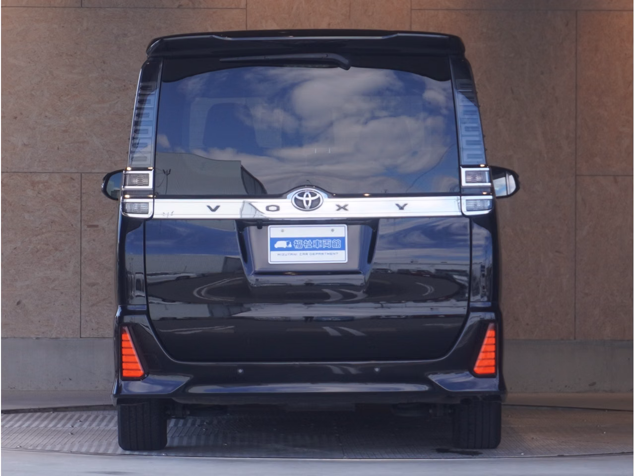 TOYOTA VOXY