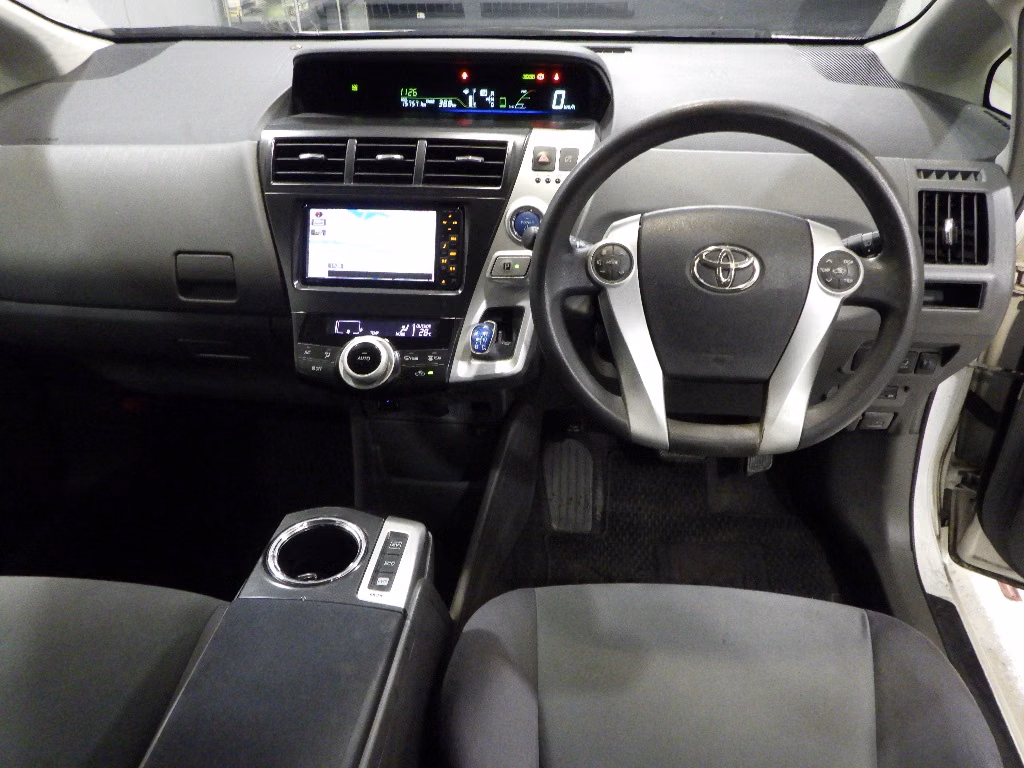 TOYOTA PRIUS ALPHA