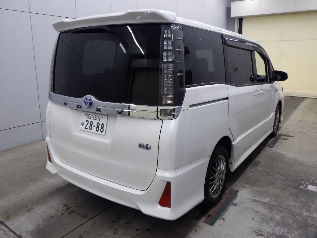 TOYOTA VOXY