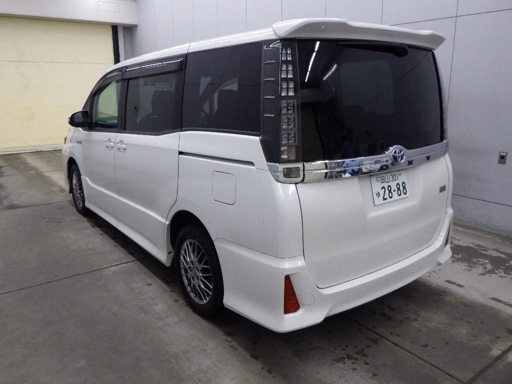 TOYOTA VOXY