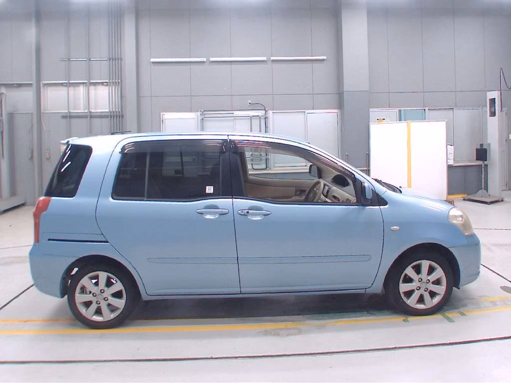 TOYOTA RAUM