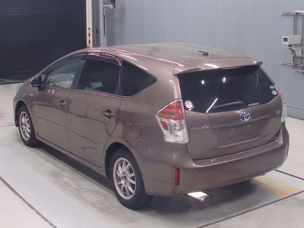 TOYOTA PRIUS ALPHA