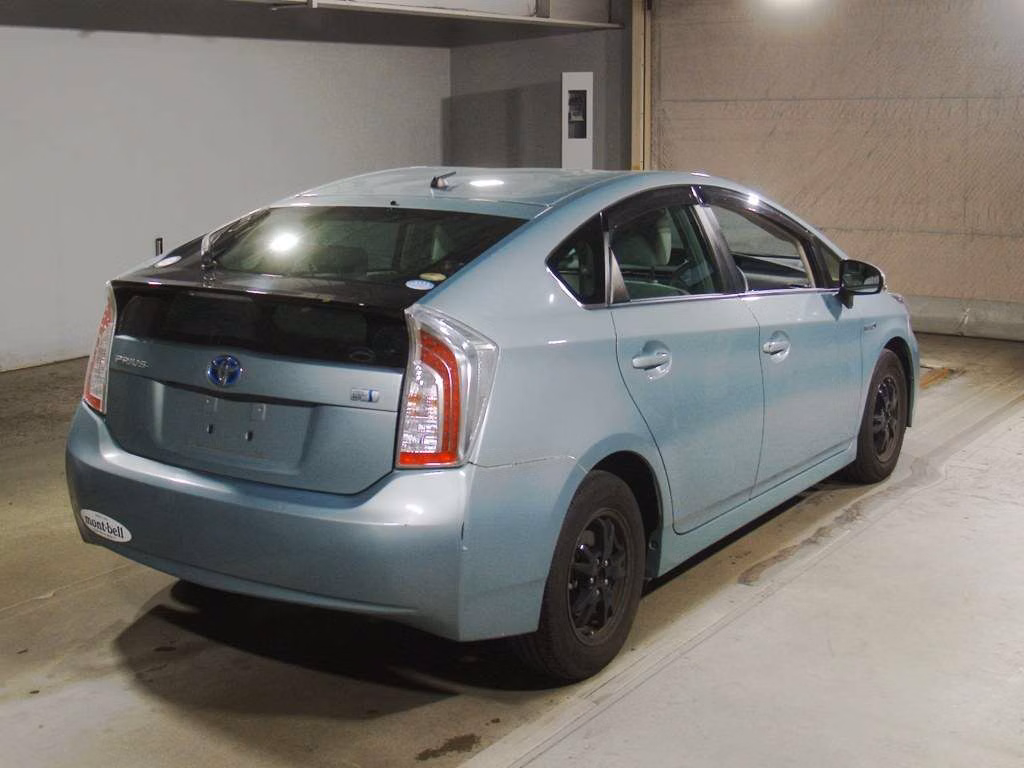 TOYOTA PRIUS