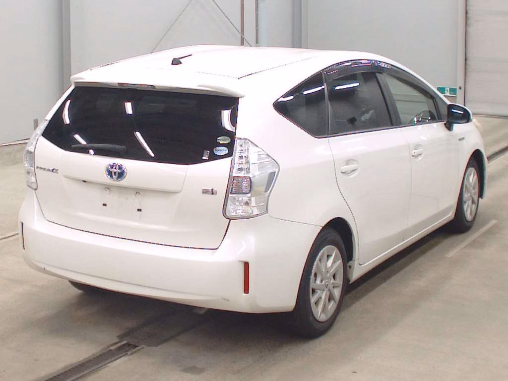 TOYOTA PRIUS ALPHA