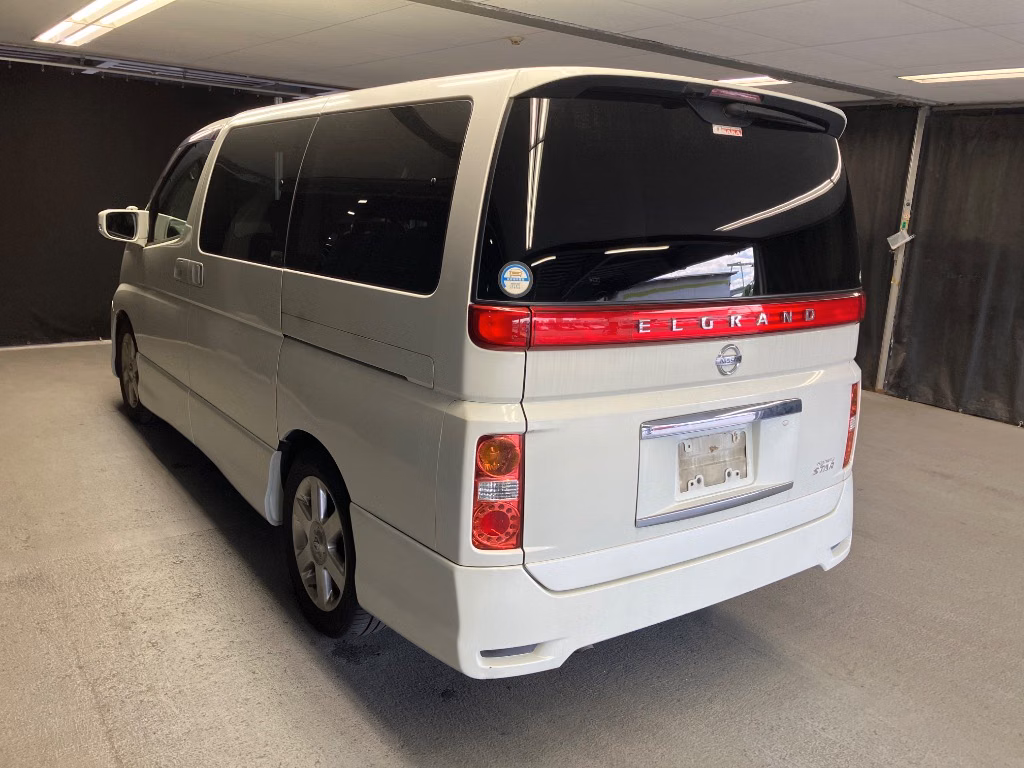 NISSAN ELGRAND