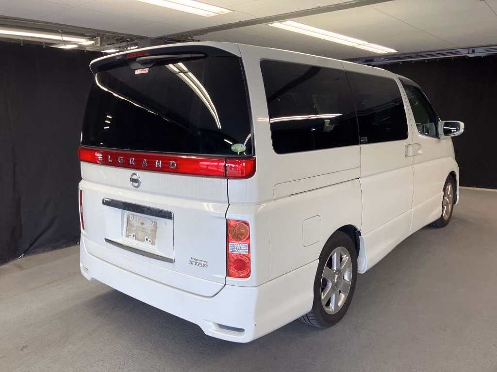 NISSAN ELGRAND