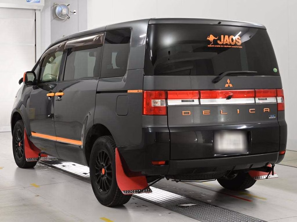 MITSUBISHI DELICA D:5