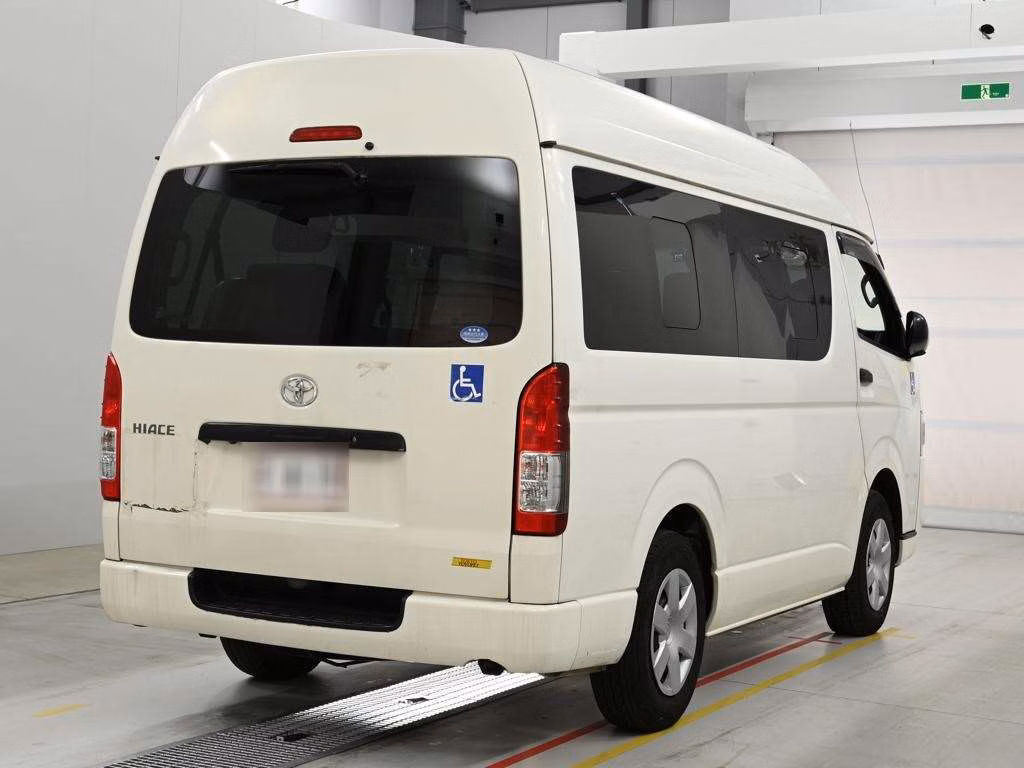 TOYOTA REGIUS ACE