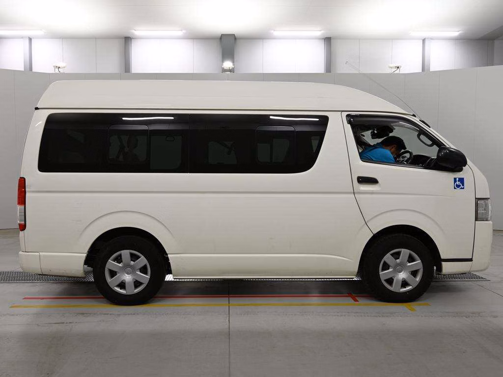 TOYOTA REGIUS ACE