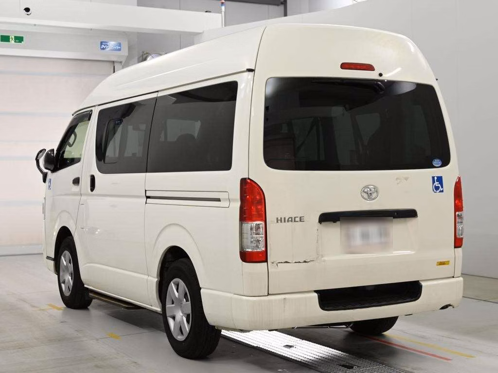 TOYOTA REGIUS ACE