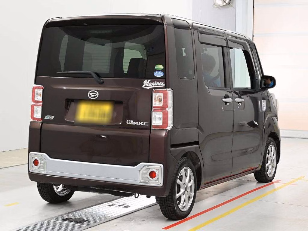 DAIHATSU WAKE