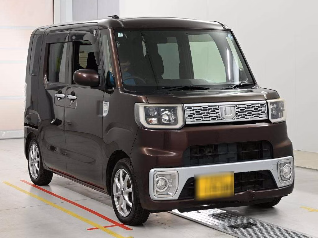 DAIHATSU WAKE