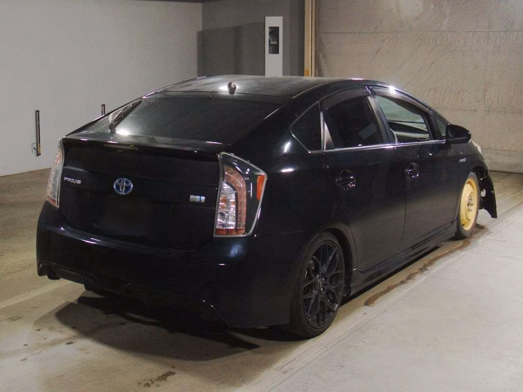 TOYOTA PRIUS