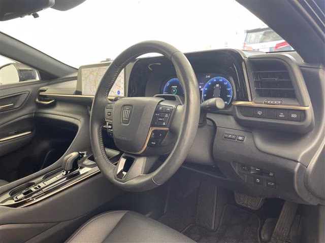TOYOTA CROWN