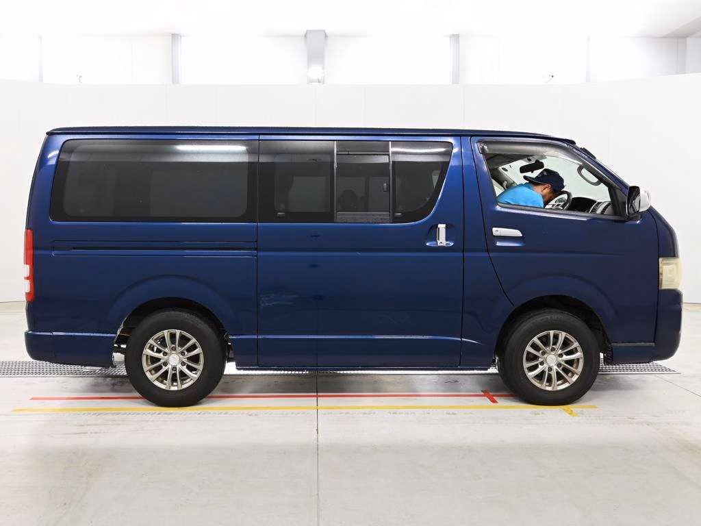 TOYOTA REGIUS ACE