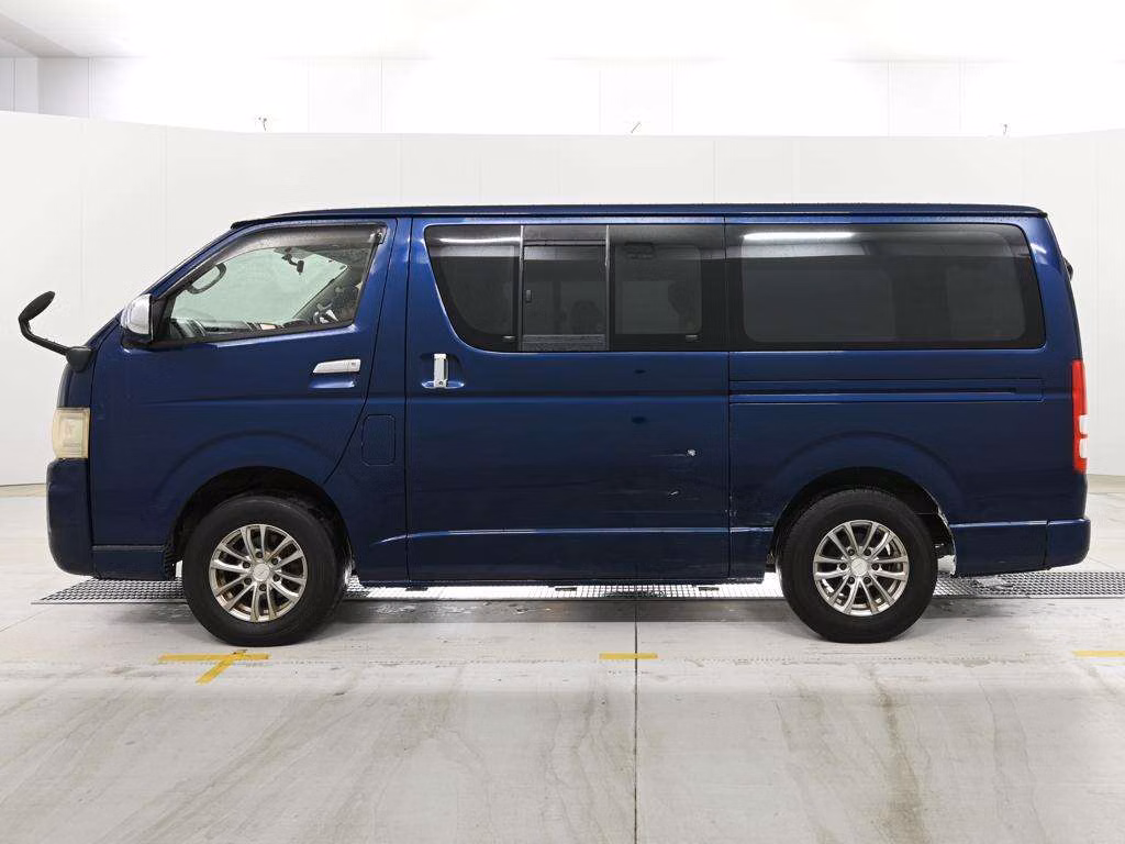 TOYOTA REGIUS ACE