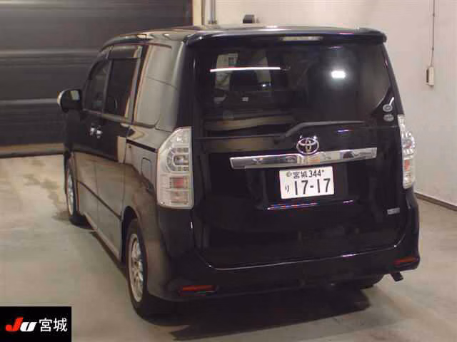 TOYOTA VOXY