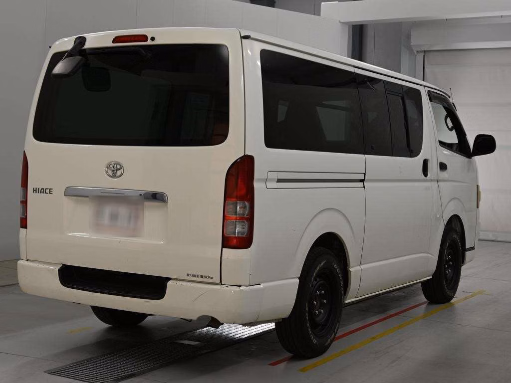 TOYOTA REGIUS ACE