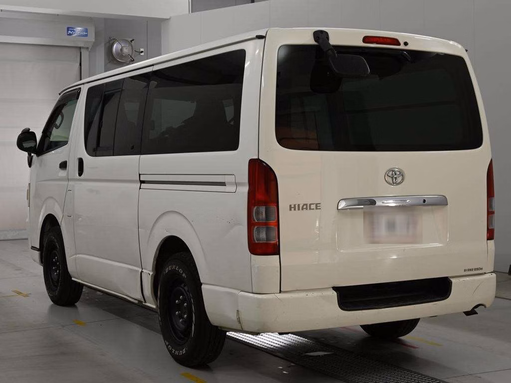 TOYOTA REGIUS ACE