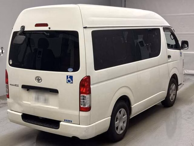 TOYOTA REGIUS ACE