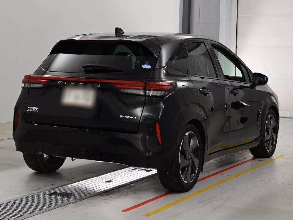 NISSAN AURA