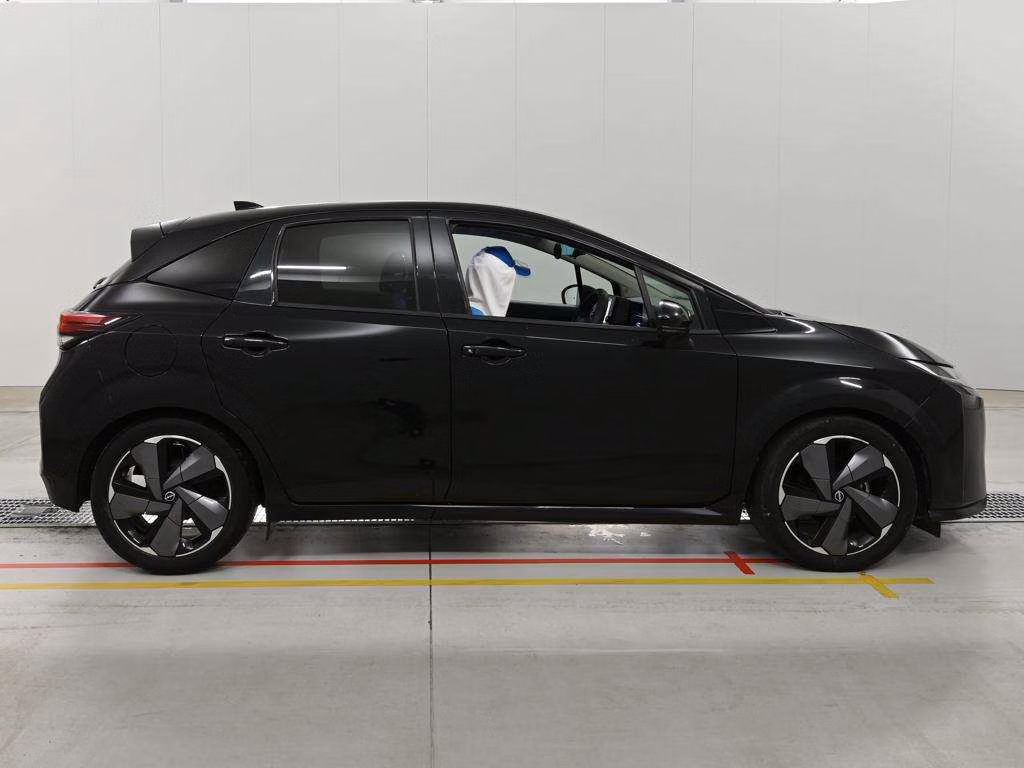 NISSAN AURA