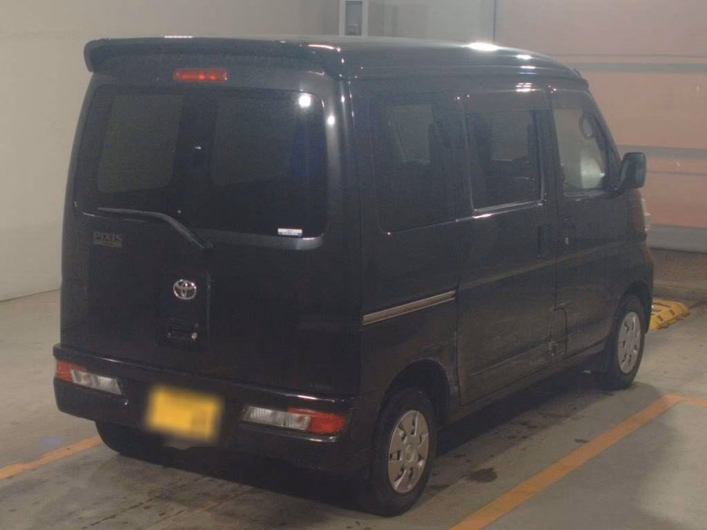 TOYOTA PIXIS VAN