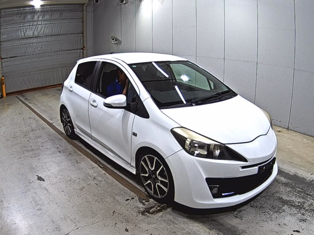 TOYOTA VITZ