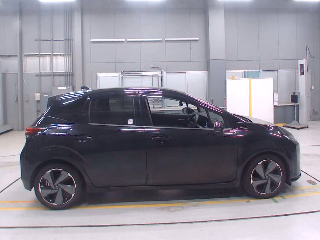 NISSAN AURA
