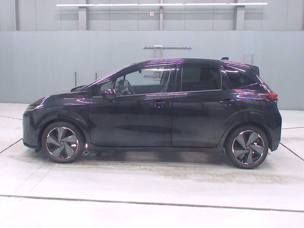 NISSAN AURA