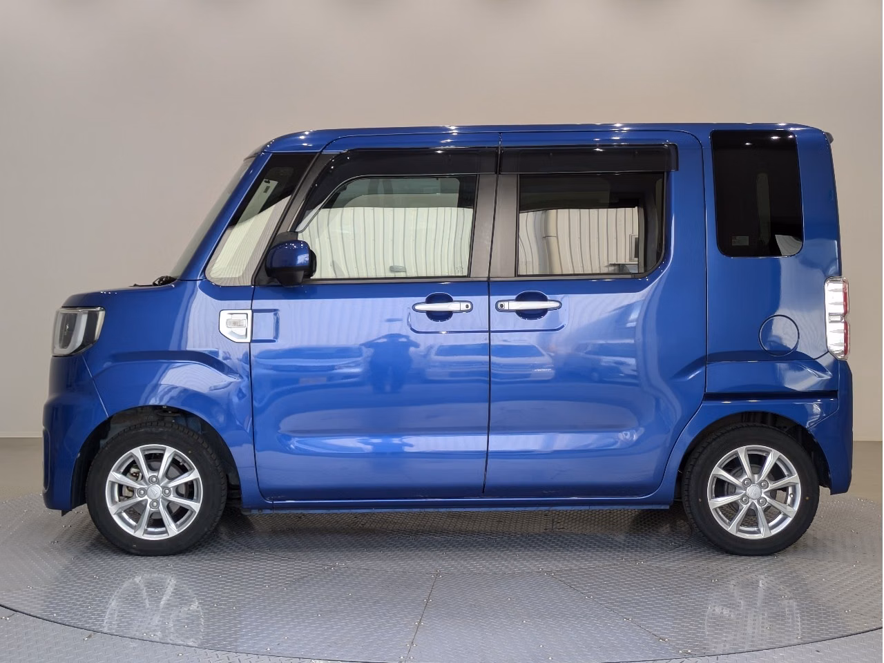 DAIHATSU WAKE