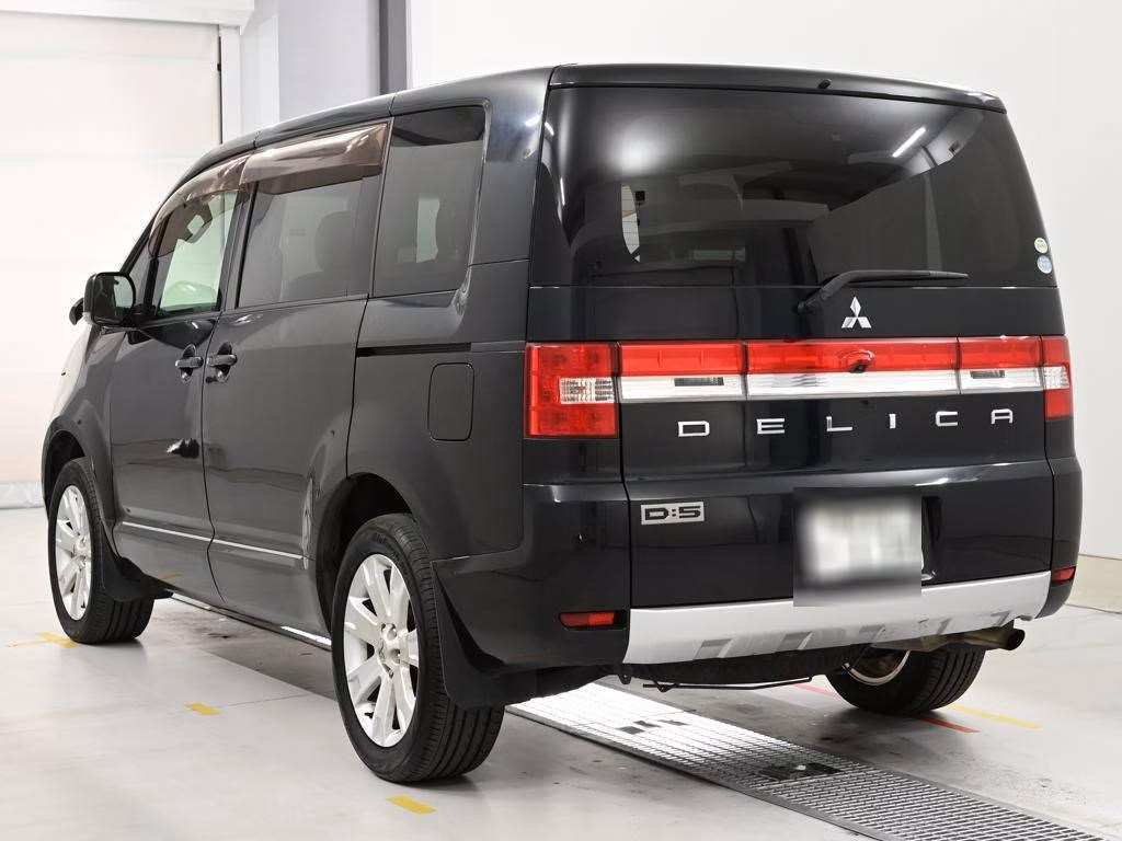 MITSUBISHI DELICA D:5