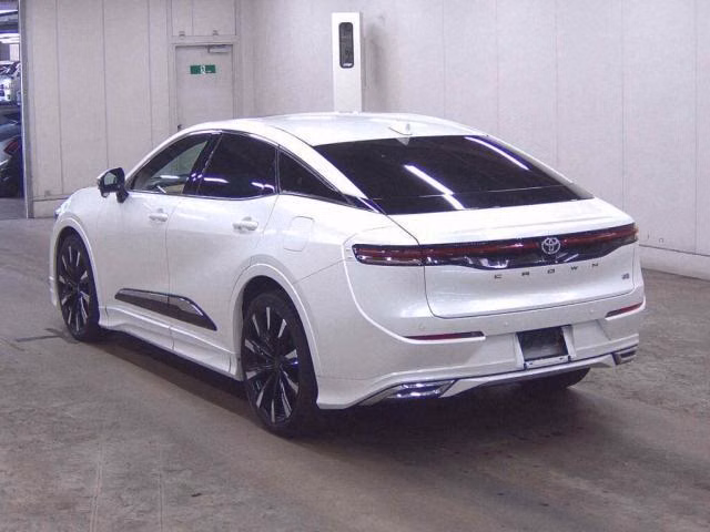 TOYOTA CROWN