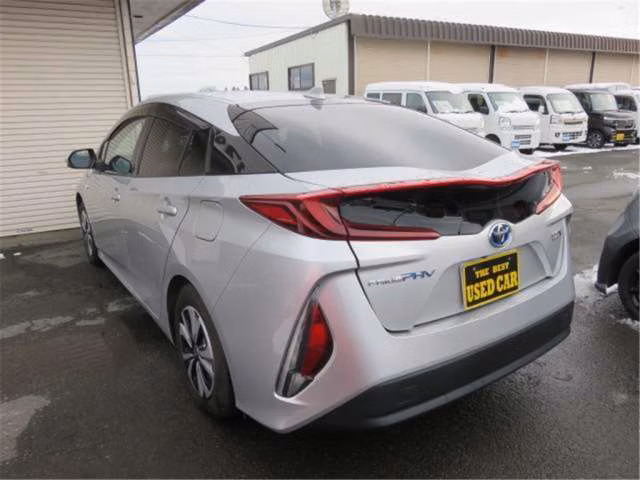 TOYOTA PRIUS PHV