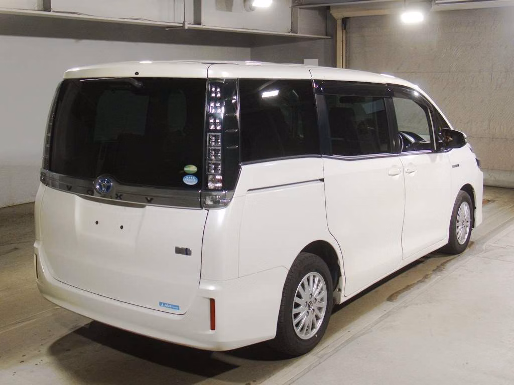 TOYOTA VOXY