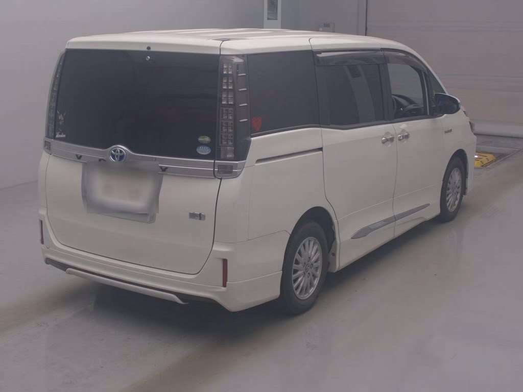 TOYOTA VOXY