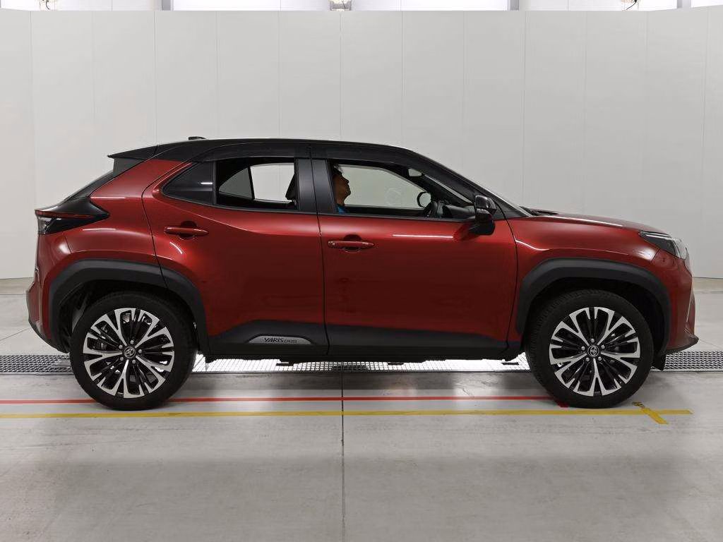 TOYOTA YARIS CROSS