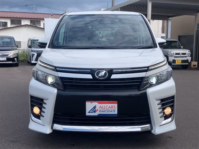 TOYOTA VOXY