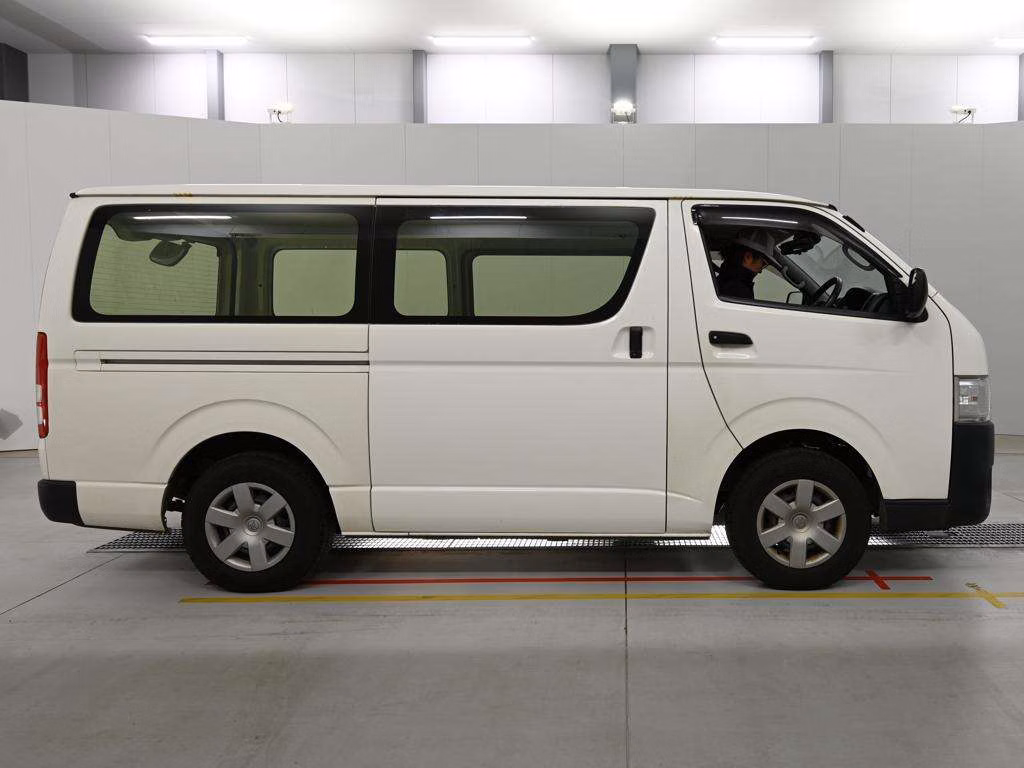 TOYOTA REGIUS ACE
