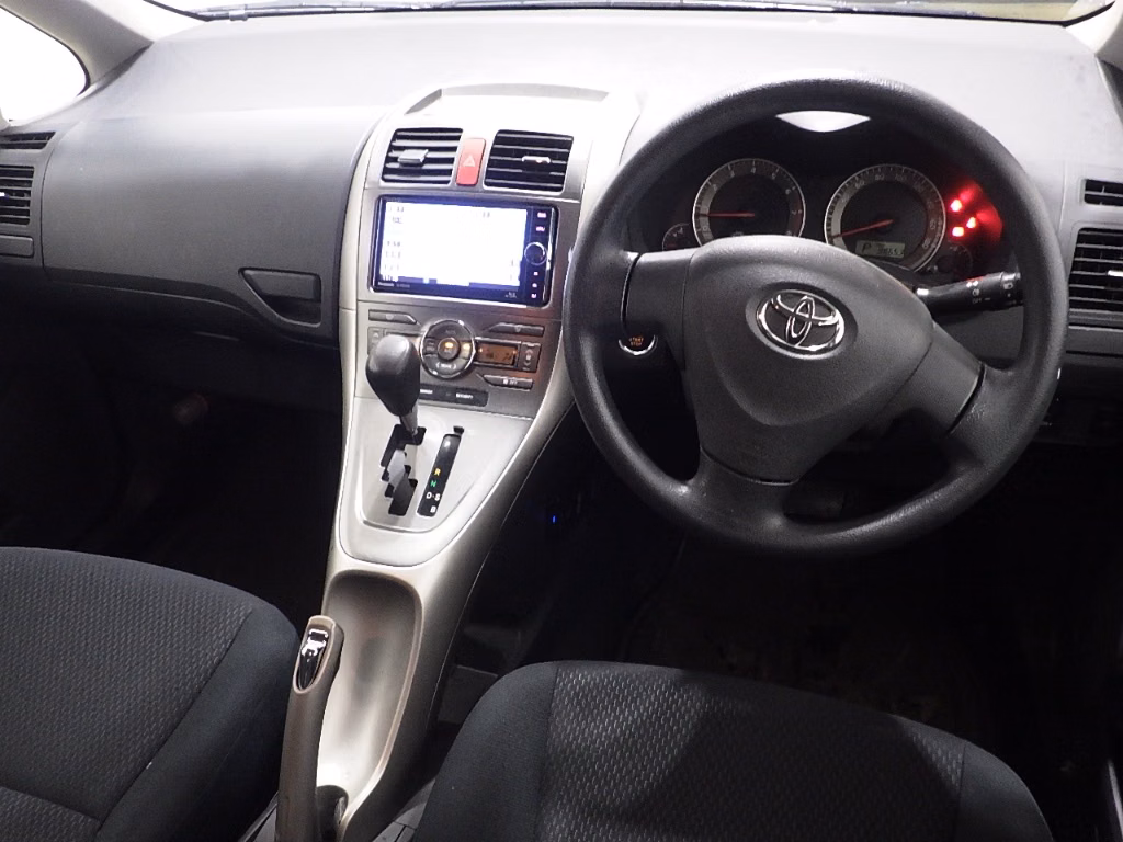 TOYOTA AURIS