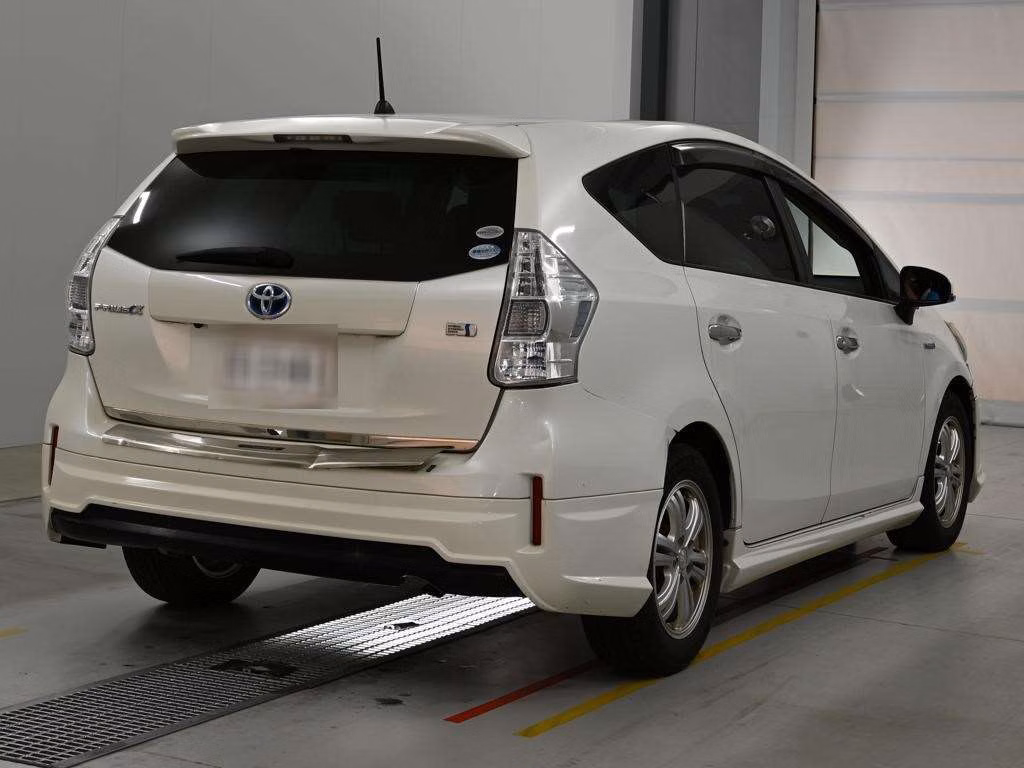 TOYOTA PRIUS ALPHA