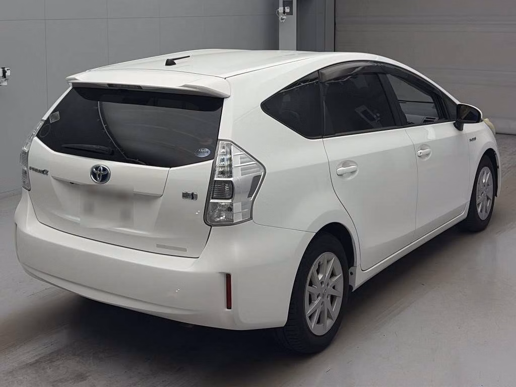 TOYOTA PRIUS ALPHA