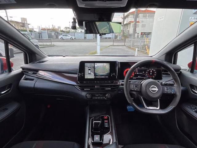 NISSAN AURA