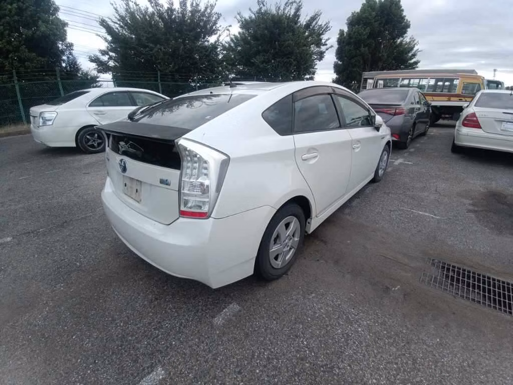 TOYOTA PRIUS