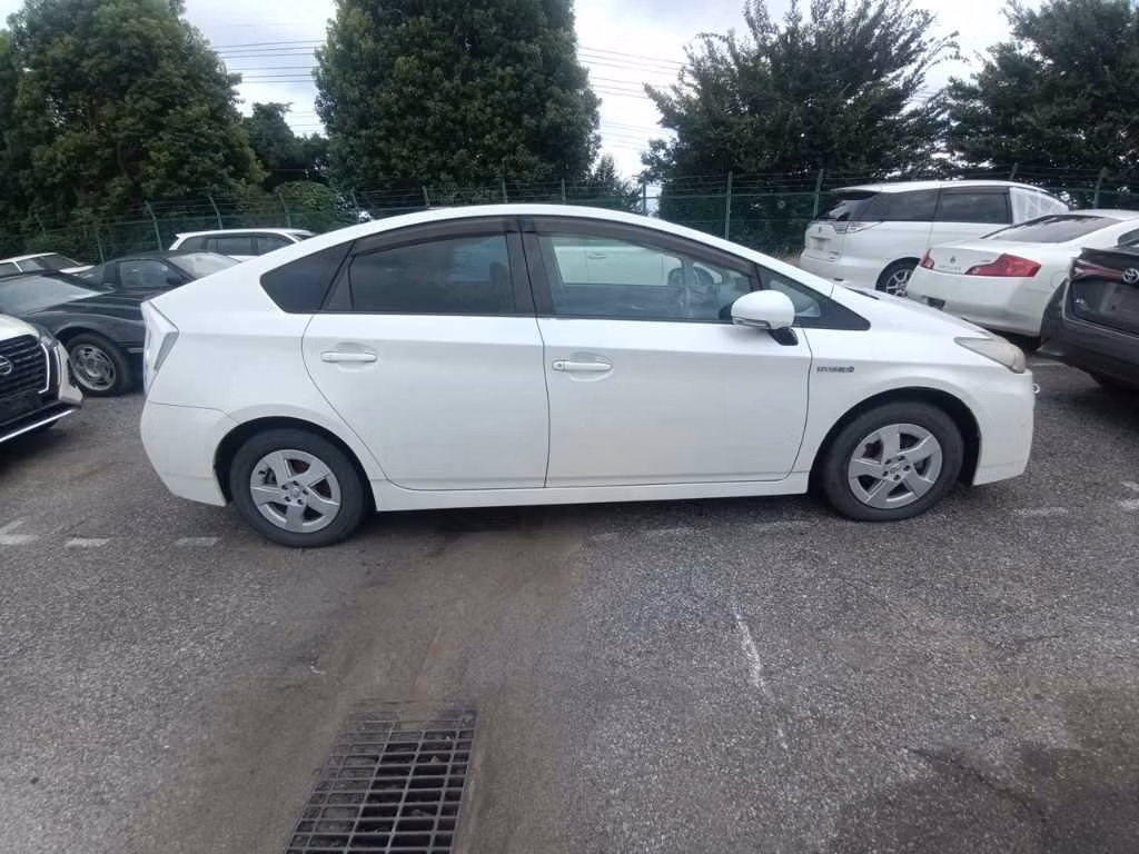 TOYOTA PRIUS